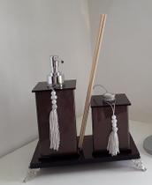 Kit p/ Lavabo 3pçs Acrilico Marrom ( Bandeija , Difusor e Porta Sabonete Liquido ) Kit p/ Lavabo 3pçs Acrilico Marrom ( Bandeija , Difusor e Porta Sabonete Liquido )