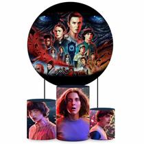 Kit Painel de Festa Redondo de 1,50m e Trio de Cilindros Stranger Things - Fera Print Kit Painel de Festa Redondo de 1,50m e Trio de Cilindros Stranger Things - Fera Print