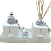 Kit Para Banheiro Lavabo Porta Sabonete Líquido Aromatizador Bandeja Decorativa Enfeite Luxo-Branco Degradê e Prata com Strass e Duplo Pingente
