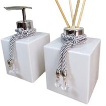 Kit Para Lavabo Aromatizador Difusor Porta Sabonete Líquido Saboneteira Dispenser-Jogo Banheiro-Organizadores-Branco e Prata Kit Para Lavabo Aromatizador Difusor Porta Sabonete Líquido Saboneteira Dispenser-Jogo Banheiro-Organizadores-Branco e Prata