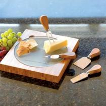 Kit para queijo com 4 peças em estojo de papelão com estojo revestido em espuma