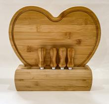 Kit para queijo em Bambu Formato de Coração - 6 peças
