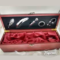 Kit para Vinho 5 Peças com Estojo em Madeira 36cm Vermelho