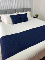 Kit Peseira Decorativa Tricot Trança Cama Queen + 2 Capas