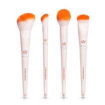 Kit Pincel Mari Maria: Pincel Para Base 01, Píncel Para Corretivo 06, Pincel Para Pó 03 e Pincel Para Blush 04 Kit Pincel Mari Maria: Pincel Para Base 01, Píncel Para Corretivo 06, Pincel Para Pó 03 e Pincel Para Blush 04