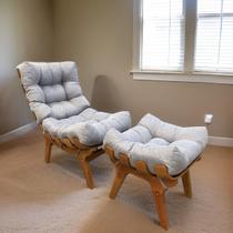 Kit poltrona costela com base em madeira + puff linho g2home