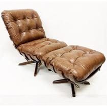 Kit Poltrona + Puff Costela Cor Whisky Base Giratória Madeira Castanho Kit Poltrona + Puff Costela Cor Whisky Base Giratória Madeira Castanho