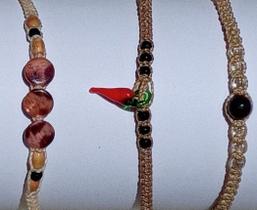 KIt Praia 3 Pulseiras (Pimenta e Sementes) KIt Praia 3 Pulseiras (Pimenta e Sementes)