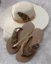 Kit Praia Chapéu E Chinelo Pena Dourada Kit Praia Chapéu E Chinelo Pena Dourada