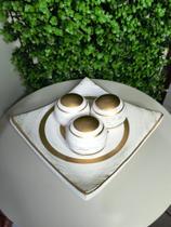 *kit prato com 3 bolas em cerâmica esmaltada decorativos na cor branco com detalhes dourados*