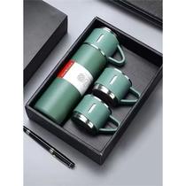 Kit Premium Garrafa Térmica 500ml Inox com 3 Xícaras Várias Cores Disponíveis Kit Premium Garrafa Térmica 500ml Inox com 3 Xícaras Várias Cores Disponíveis