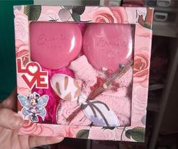 Kit Presente Avon Encanto Feminino 2 Sabonetes Perfumados, Toalha de Mão, xuxa