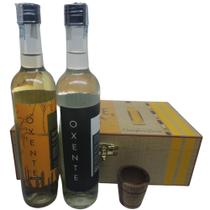 Kit Presente Cachaça Oxente Ouro e Prata 500 ML C/ Copos dose de Madeira