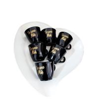Kit presente mãe - prato plastico branco coração + 6 xicaras pretas acrilico personalizadas