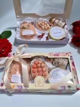 Kit Presente SPA Sabonete Massageador+Sais de Banho+Vela Aromática+Escalda Pés Efervescente Kit Presente SPA Sabonete Massageador+Sais de Banho+Vela Aromática+Escalda Pés Efervescente