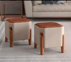 Kit Puff Decorativo Kelly revestido em linho marrom com detalhe em material sintético caramelo Kit Puff Decorativo Kelly revestido em linho marrom com detalhe em material sintético caramelo