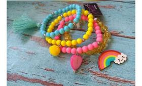 Kit Pulseira Infantil Colorida Pingente Arco Íris Pompom
