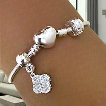 kit Pulseira para Berloques e Trevo Cravejado Trava Segurança