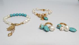 kit pulseiras de pedra natural turqueza azul e brincos com pingentes de pedras dourados