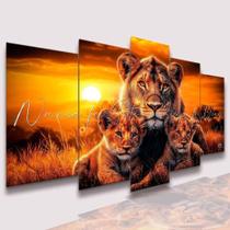 Kit Quadro Decorativo 5 Peças Família Leoa Rainha 2 Filhotes Colorido Colorido