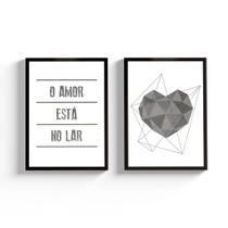 Kit Quadros Decorativos Frase Moldura e Vidro Sala Quarto O Amor Está No Lar Geométrico