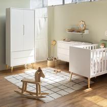 Kit Quarto Theo com Pés Retrô Natural - Berço+ Cômoda 3 Gavetas e 1 Porta + Guarda-Roupa 2 Portas - Branco Kit Quarto Theo com Pés Retrô Natural - Berço+ Cômoda 3 Gavetas e 1 Porta + Guarda-Roupa 2 Portas - Branco