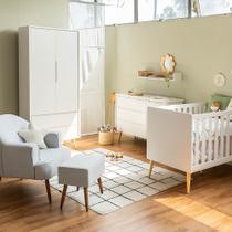 Kit Quarto Theo com Pés Retrô Natural - Berço + Cômoda 3 Gavetas e 1 Porta + Guarda-Roupa 2 Portas + Poltrona de Amamentação Capri com Puff - Branco Kit Quarto Theo com Pés Retrô Natural - Berço + Cômoda 3 Gavetas e 1 Porta + Guarda-Roupa 2 Portas + Poltrona de Amamentação Capri com Puff - Branco