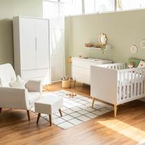 Kit Quarto Theo com Pés Retrô Natural - Berço + Cômoda 3 Gavetas e 1 Porta + Guarda-Roupa 2 Portas + Poltrona de Amamentação Lola com Puff - Branco Kit Quarto Theo com Pés Retrô Natural - Berço + Cômoda 3 Gavetas e 1 Porta + Guarda-Roupa 2 Portas + Poltrona de Amamentação Lola com Puff - Branco