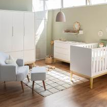 Kit Quarto Theo com Pés Square Natural - Berço + Cômoda 3 Gavetas e 1 Porta + Guarda-Roupa 3 Portas + Poltrona de Amamentação Capri com Puff - Branco Kit Quarto Theo com Pés Square Natural - Berço + Cômoda 3 Gavetas e 1 Porta + Guarda-Roupa 3 Portas + Poltrona de Amamentação Capri com Puff - Branco