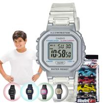 Kit Relógio de Pulso Casio Infantil Masculino Resistente Água Calendário Alarme Digital LA-20WHS + 4 Carrinhos Miniatura