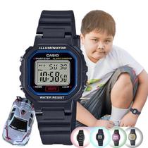 Kit Relógio de Pulso Casio Infantil Masculino Resistente Água Calndário Alarme Digital LA-20WHS + Carrinho Miniatura