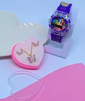 Kit Relógio Digital Pisca Luz Colorido Toca Musica Princesa Disney + Conjunto Colar e Brincos infantil + Caixa Coração