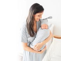 Kit roupão da mamãe+manta+touca do bebê malha c/ bordado - kit maternidade baby joy ref-40001014