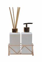 Kit Saboneteira Difusor Vidro Branco 250ML + Bandeja Dourada Kit Saboneteira Difusor Vidro Branco 250ML + Bandeja Dourada