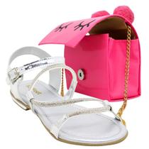 Kit Sandalia Rasteira Infantil Menina Macia Leve Tiras Strass E Bolsa De Pompom Moderna Delicada