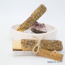 Kit Selenita e Defumador Bastão de Palo Santo Emantado com Lavanda Kit Selenita e Defumador Bastão de Palo Santo Emantado com Lavanda