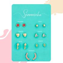 Kit Semanal de Brincos Sete Pares Banhados a Ouro com Design Exclusivo Kit Semanal de Brincos Sete Pares Banhados a Ouro com Design Exclusivo