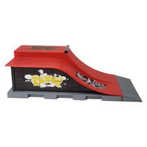 Kit Skate Park Dedo Fingerboard Com Pista Rampa E Acessórios DMT6686 - DM Toys