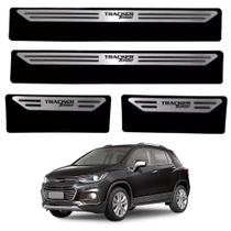 Kit Soleira Em Aço Inox Baixo Relevo Chevrolet Tracker turbo todos os anos Kit Soleira Em Aço Inox Baixo Relevo Chevrolet Tracker turbo todos os anos