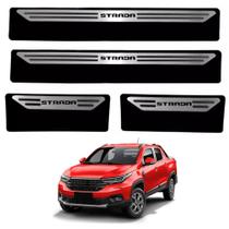Kit Soleira Em Aço Inox Baixo Relevo Fiat Strada todos os anos Kit Soleira Em Aço Inox Baixo Relevo Fiat Strada todos os anos