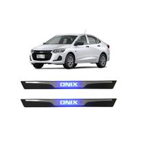 Kit Soleiras Led Azul Aço Inox KX3 - Onix 2020 a 2025 2 Portas Kit Soleiras Led Azul Aço Inox KX3 - Onix 2020 a 2025 2 Portas