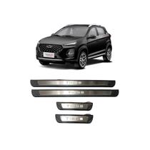 Kit Soleiras Led Azul Aço Inox KX3 - Tiggo 3, 5, 7 e 8 - 2019 a 2025 Kit Soleiras Led Azul Aço Inox KX3 - Tiggo 3, 5, 7 e 8 - 2019 a 2025