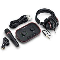 Kit Studio Interface de Áudio Focusrite Vocaster One para Podcast e Live