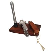 Kit Tábua Caipirinha com Socador, Espremedor e Abridor Rústico de Brinde.