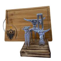 Kit Tabua Madeira de Churrasco de Time Atlético Mineiro Galo com Garra 5 Dentes