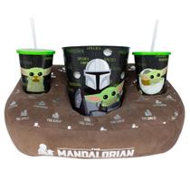 Kit The Mandalorian Baby Yoda Grogu Almofada Suede + Balde Pipoca + 2 Copos Oficial LucasFilm