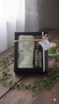 Kit Toalha bordada e gel de banho Chá Verde e Ervas