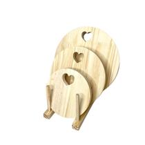 Kit Trio de Tábuas Redonda com coração + Suporte de Madeira Kit Trio de Tábuas Redonda com coração + Suporte de Madeira