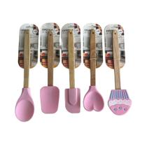 Kit Utensílios em Silicone Rosa com Cabo de Madeira 5 Pcs Kit Utensílios em Silicone Rosa com Cabo de Madeira 5 Pcs