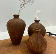Kit Vasos em Poliresina Amadeirado - 3 peças - Mart Kit Vasos em Poliresina Amadeirado - 3 peças - Mart